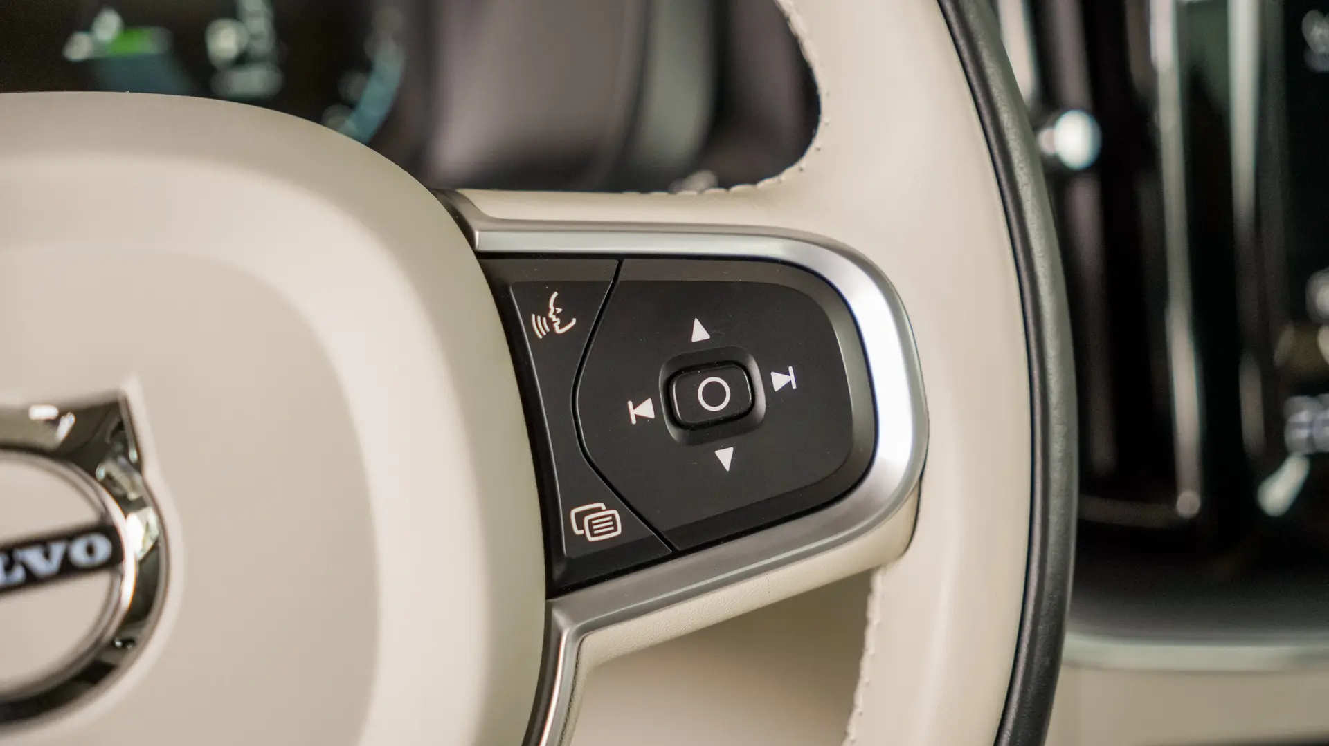 VOLVO XC60 T6 PLUG-IN HYBRID AWD INSCRIPTION