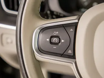 VOLVO XC60 T6 PLUG-IN HYBRID AWD INSCRIPTION