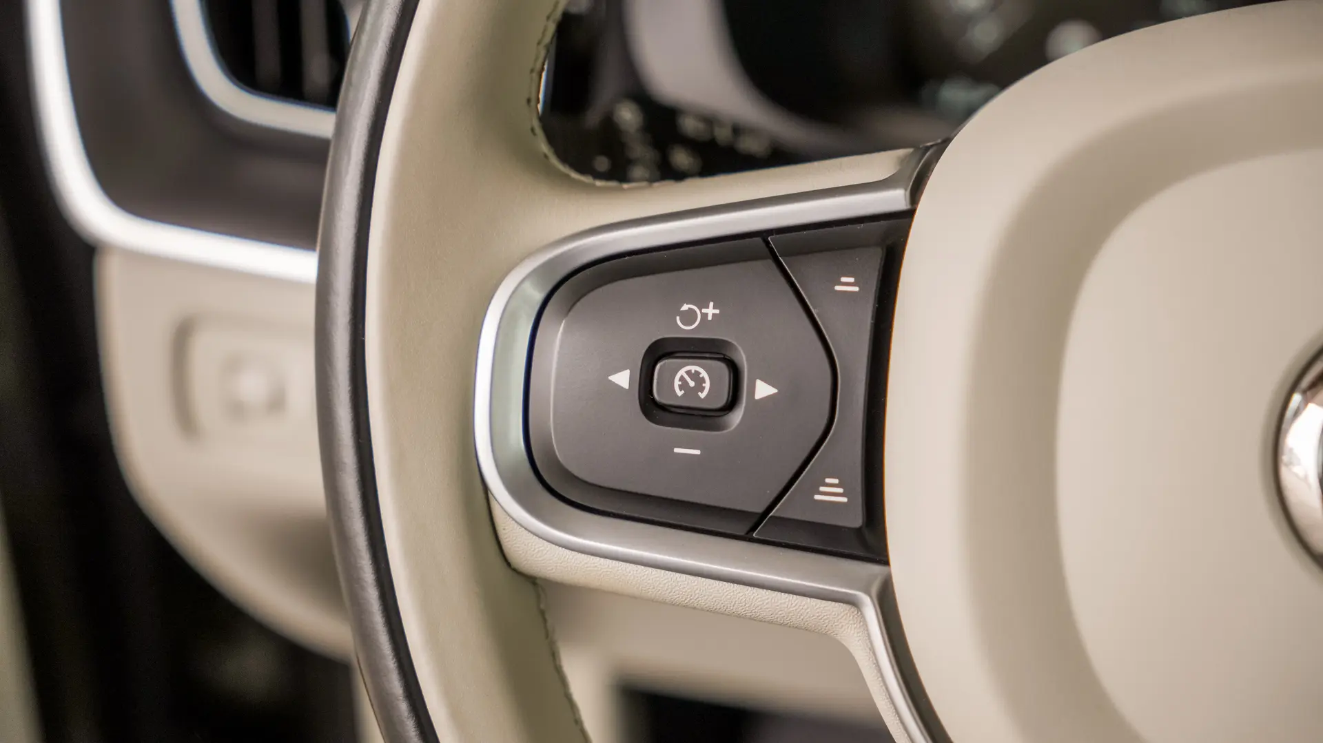 VOLVO XC60 T6 PLUG-IN HYBRID AWD INSCRIPTION