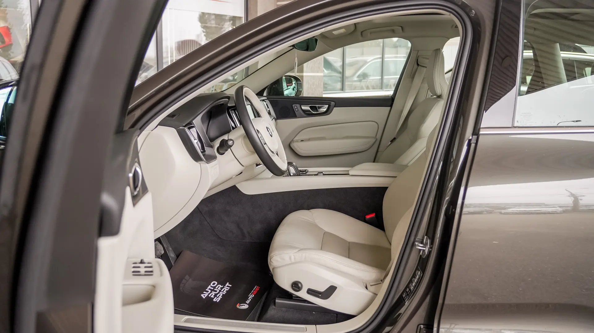 VOLVO XC60 T6 PLUG-IN HYBRID AWD INSCRIPTION