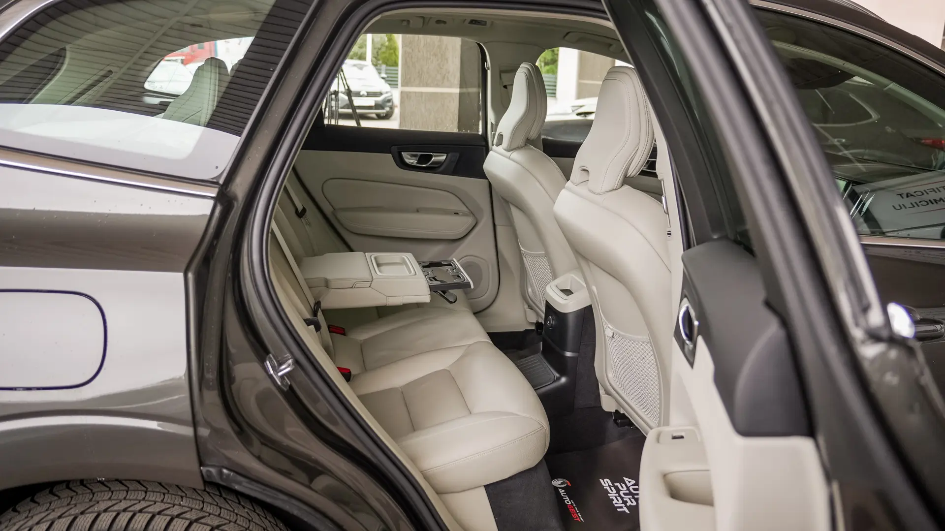 VOLVO XC60 T6 PLUG-IN HYBRID AWD INSCRIPTION