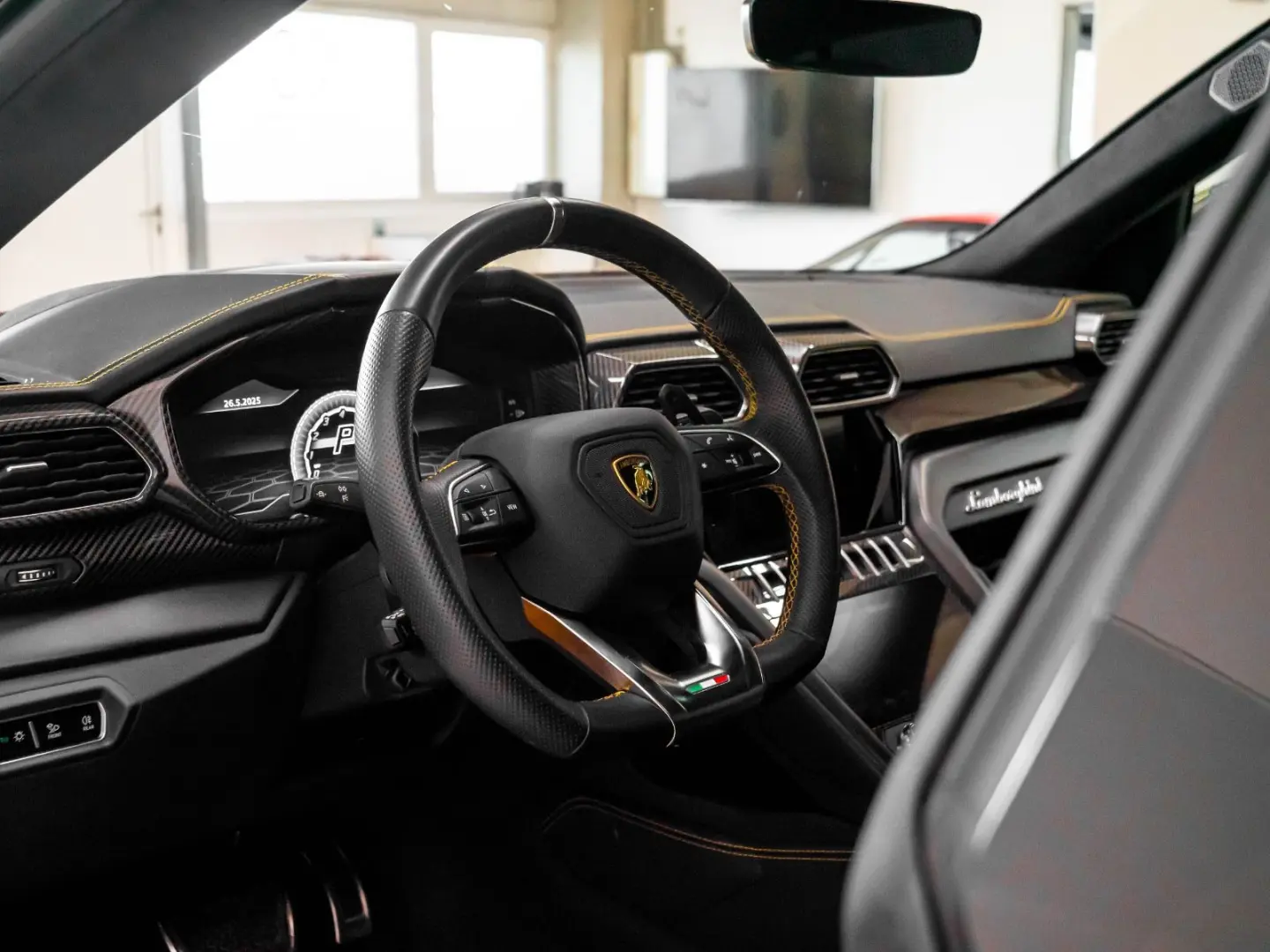 Lamborghini Urus 4.0 V8 Autom. - NOVITEC PANO CARBON 23