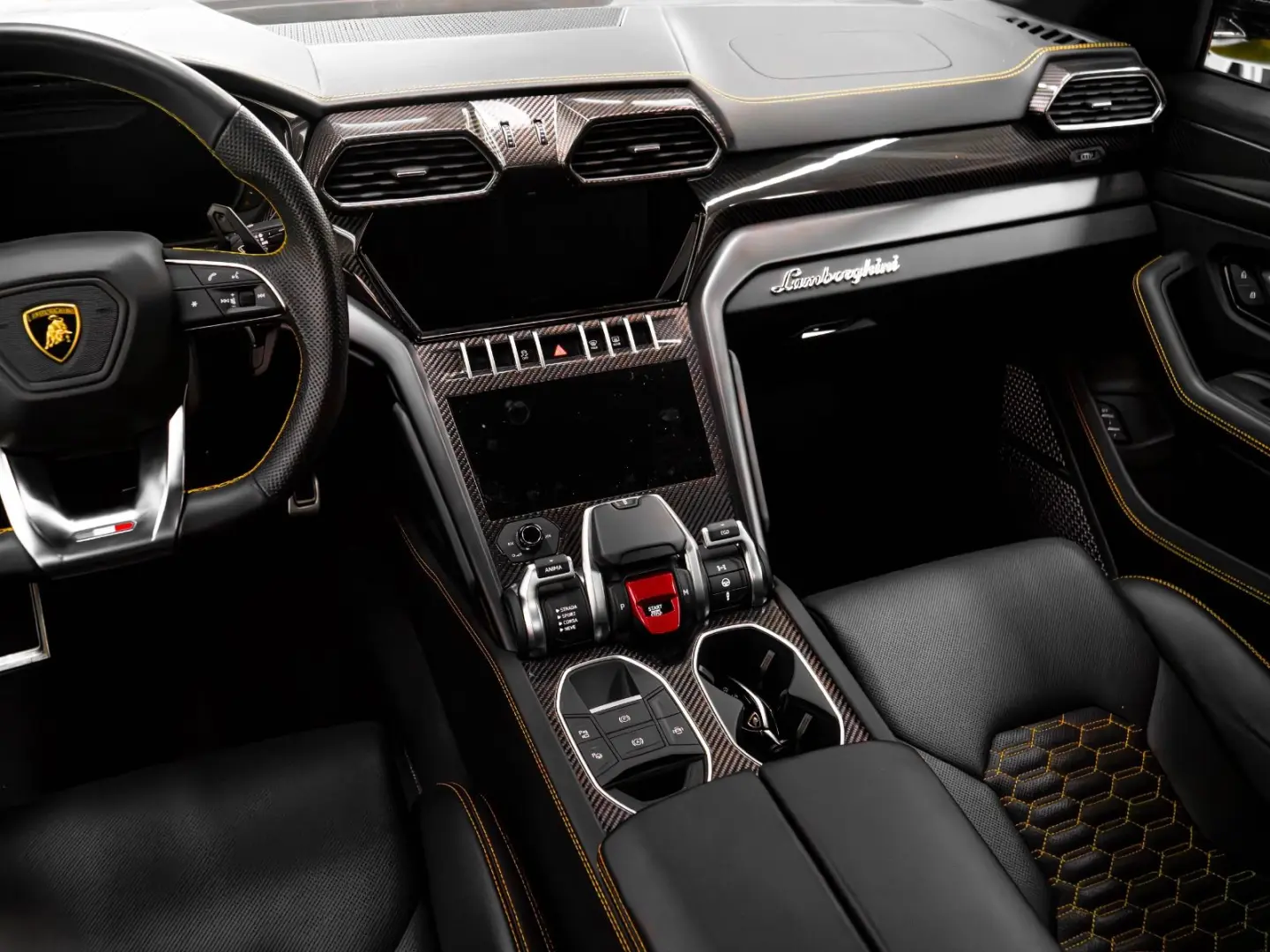 Lamborghini Urus 4.0 V8 Autom. - NOVITEC PANO CARBON 23