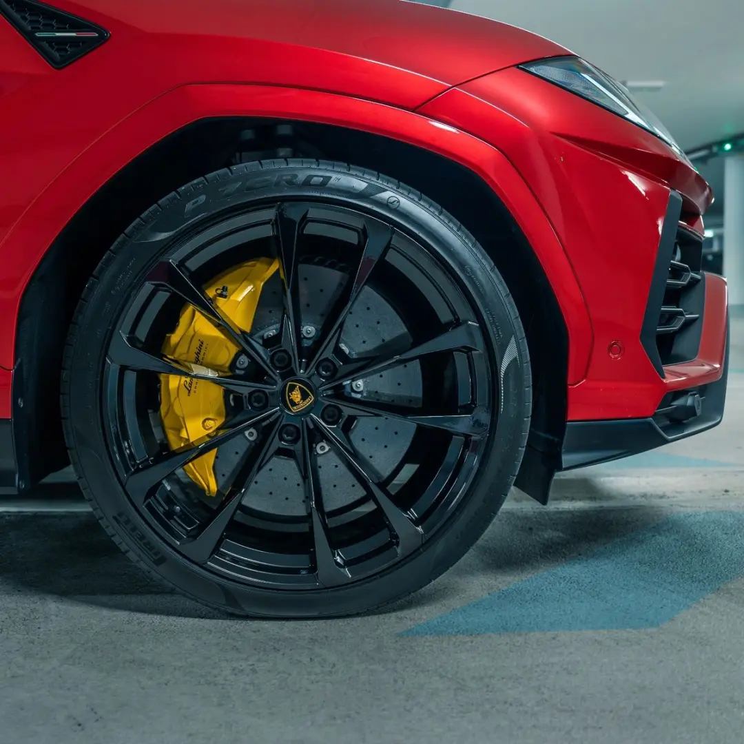 Lamborghini Urus   B&O PANO Q-CITURA CARBON MASSAGE