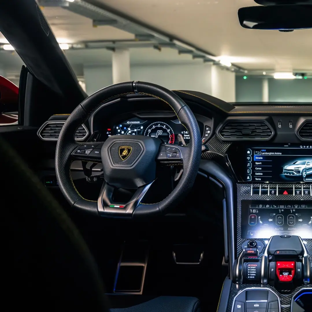 Lamborghini Urus   B&O PANO Q-CITURA CARBON MASSAGE
