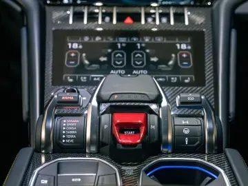 Lamborghini Urus   B&O PANO Q-CITURA CARBON MASSAGE