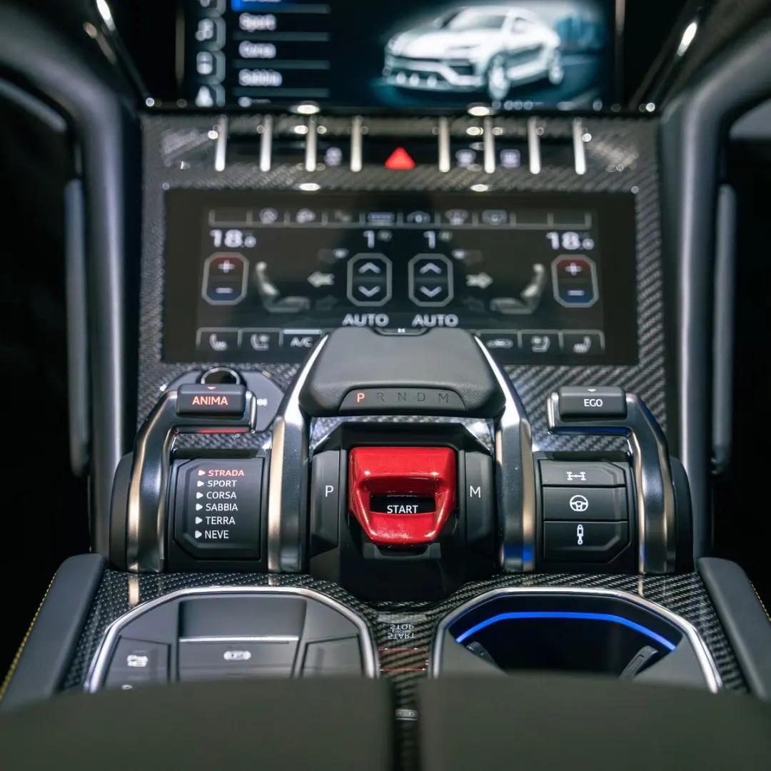 Lamborghini Urus   B&O PANO Q-CITURA CARBON MASSAGE