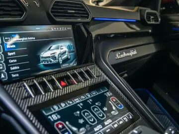 Lamborghini Urus   B&O PANO Q-CITURA CARBON MASSAGE