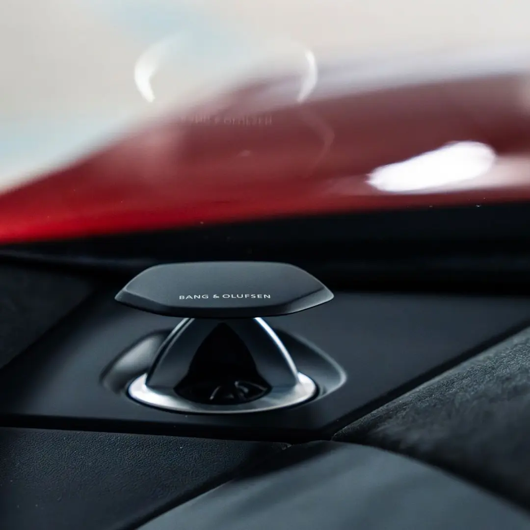 Lamborghini Urus   B&O PANO Q-CITURA CARBON MASSAGE