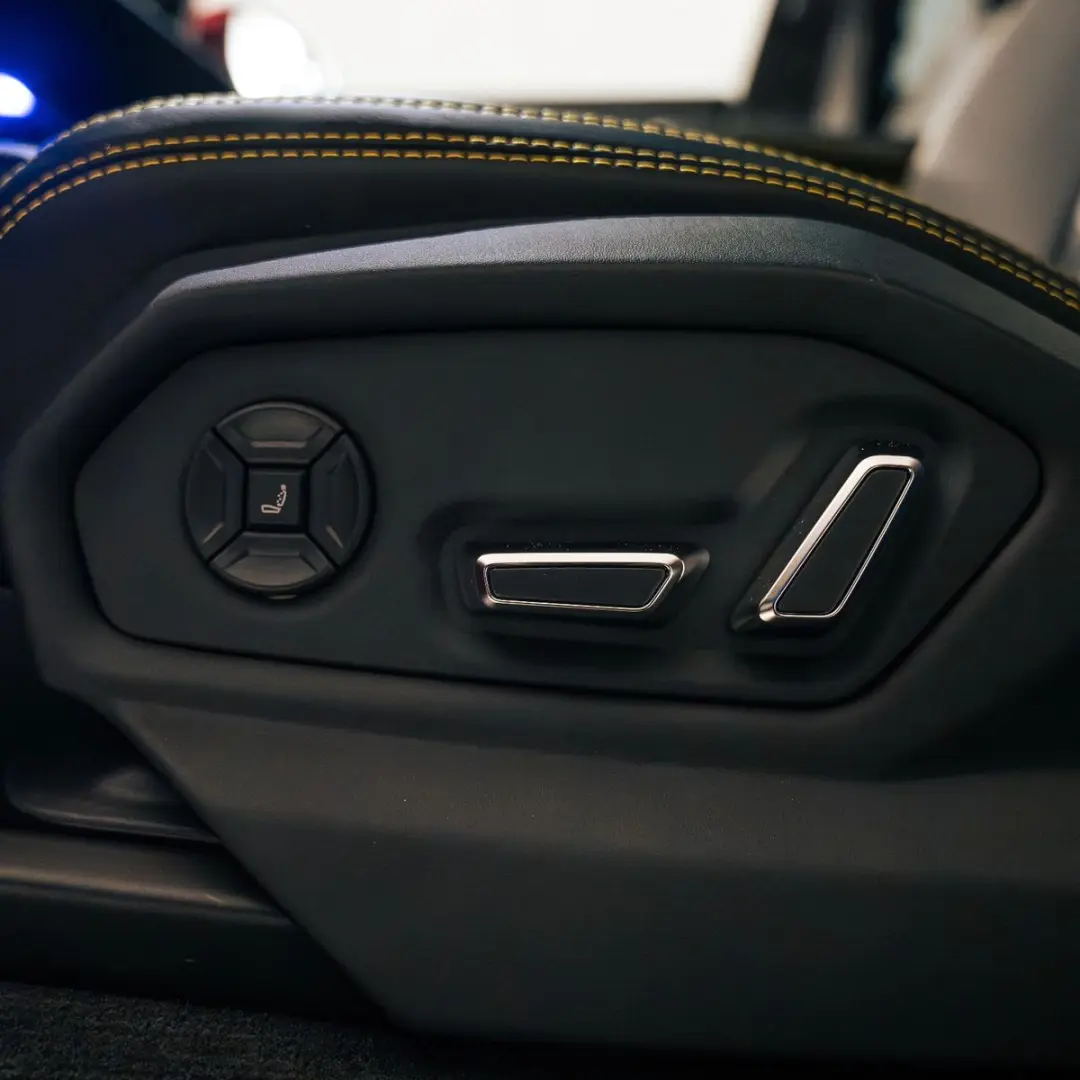 Lamborghini Urus   B&O PANO Q-CITURA CARBON MASSAGE