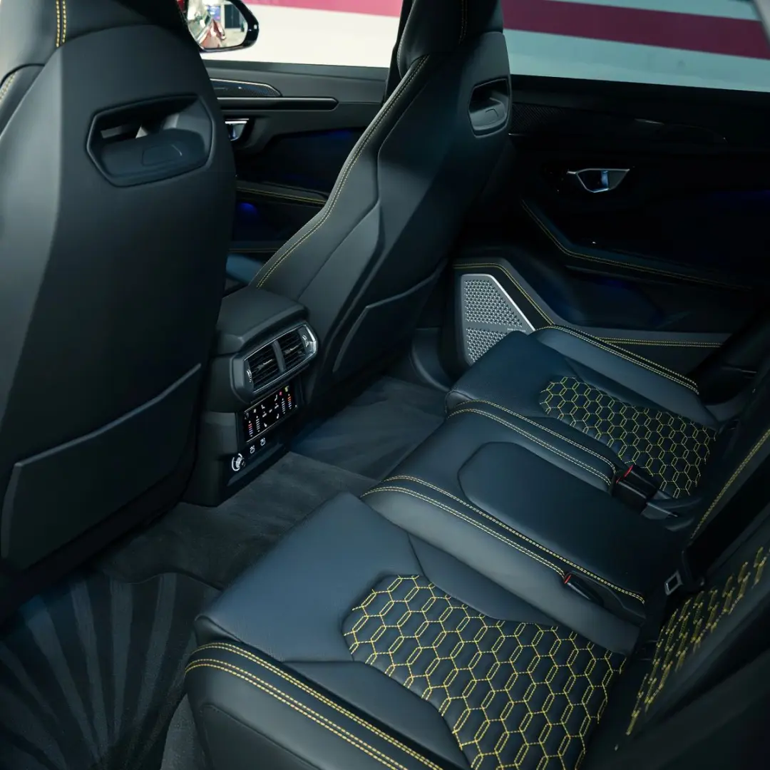 Lamborghini Urus   B&O PANO Q-CITURA CARBON MASSAGE