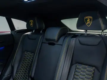 Lamborghini Urus   B&O PANO Q-CITURA CARBON MASSAGE