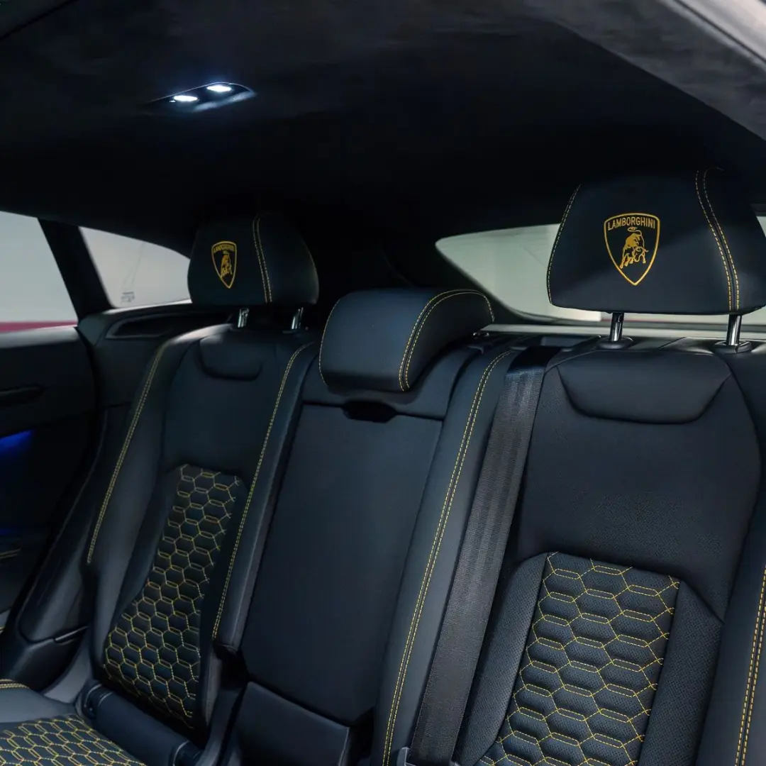 Lamborghini Urus   B&O PANO Q-CITURA CARBON MASSAGE