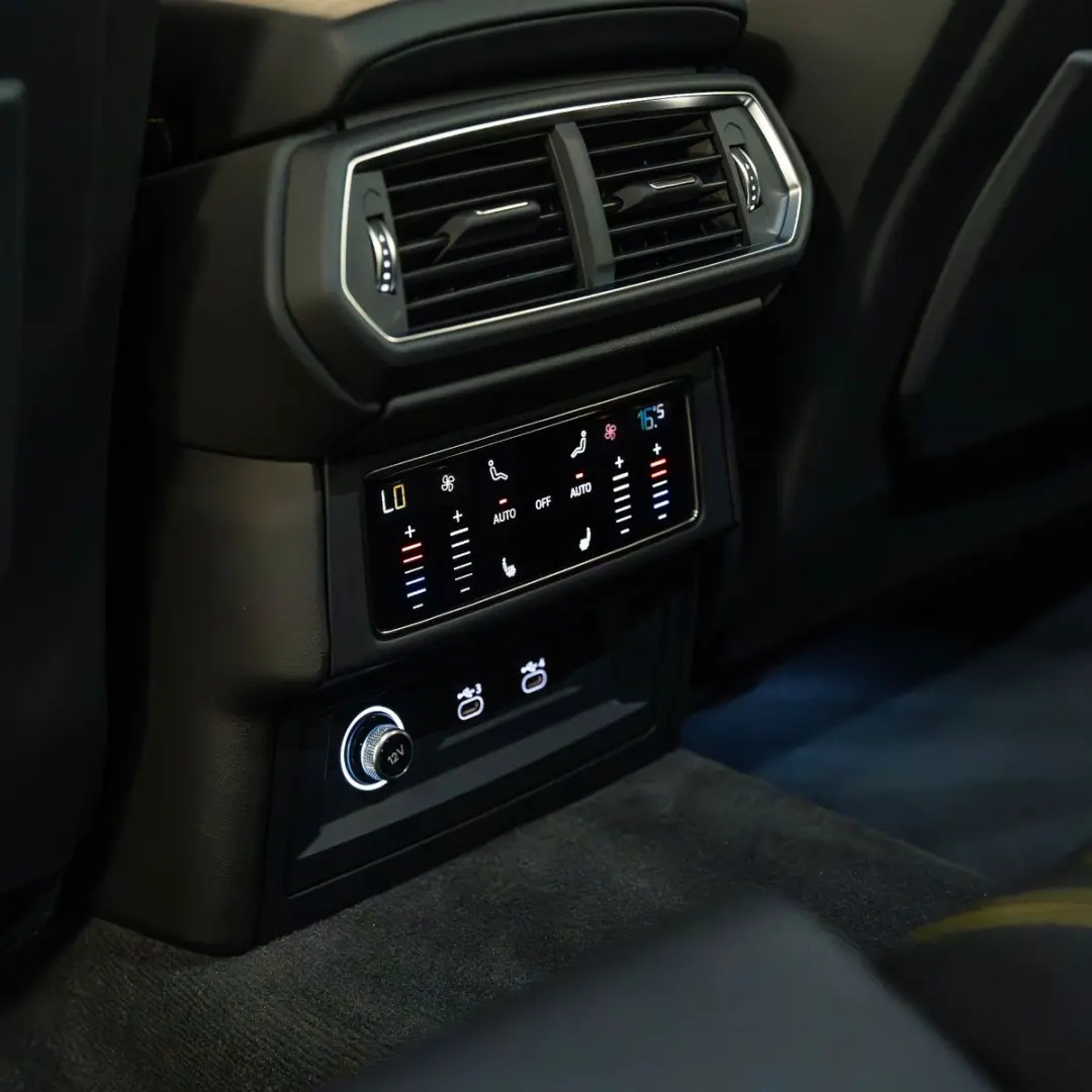 Lamborghini Urus   B&O PANO Q-CITURA CARBON MASSAGE