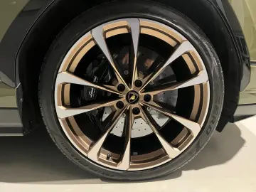 Lamborghini Urus S Verde Turbine Pano B&O AdPersonam