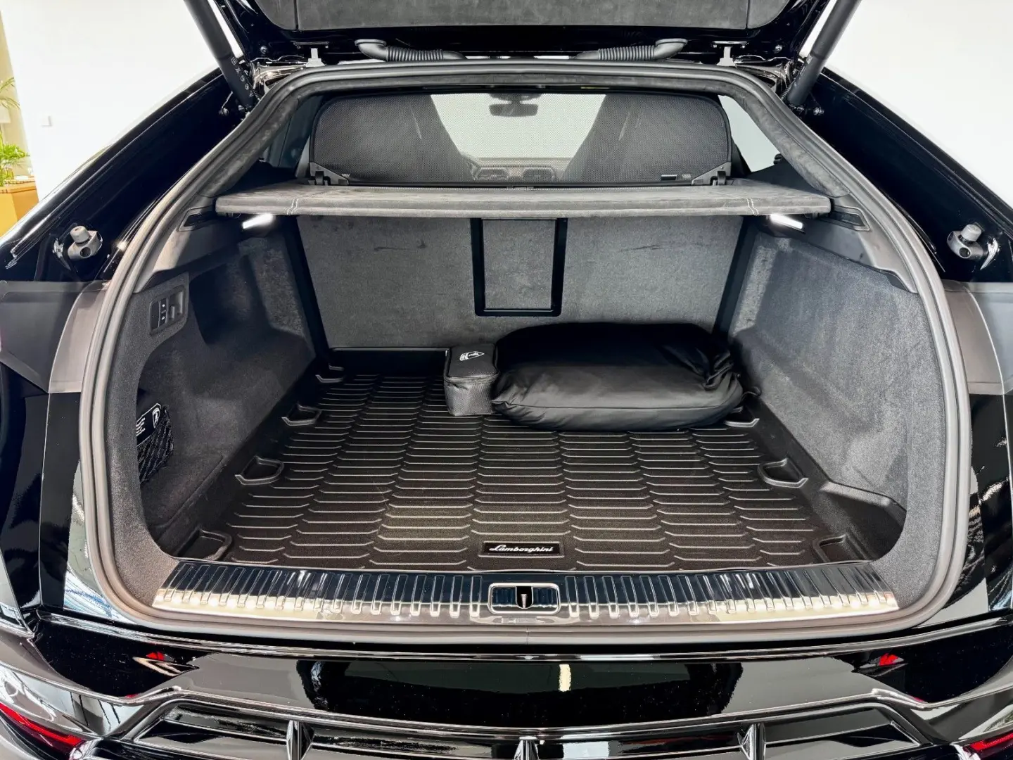 Lamborghini Urus S 4.0 V8 Carbon Matt  4 LOCURI B&O