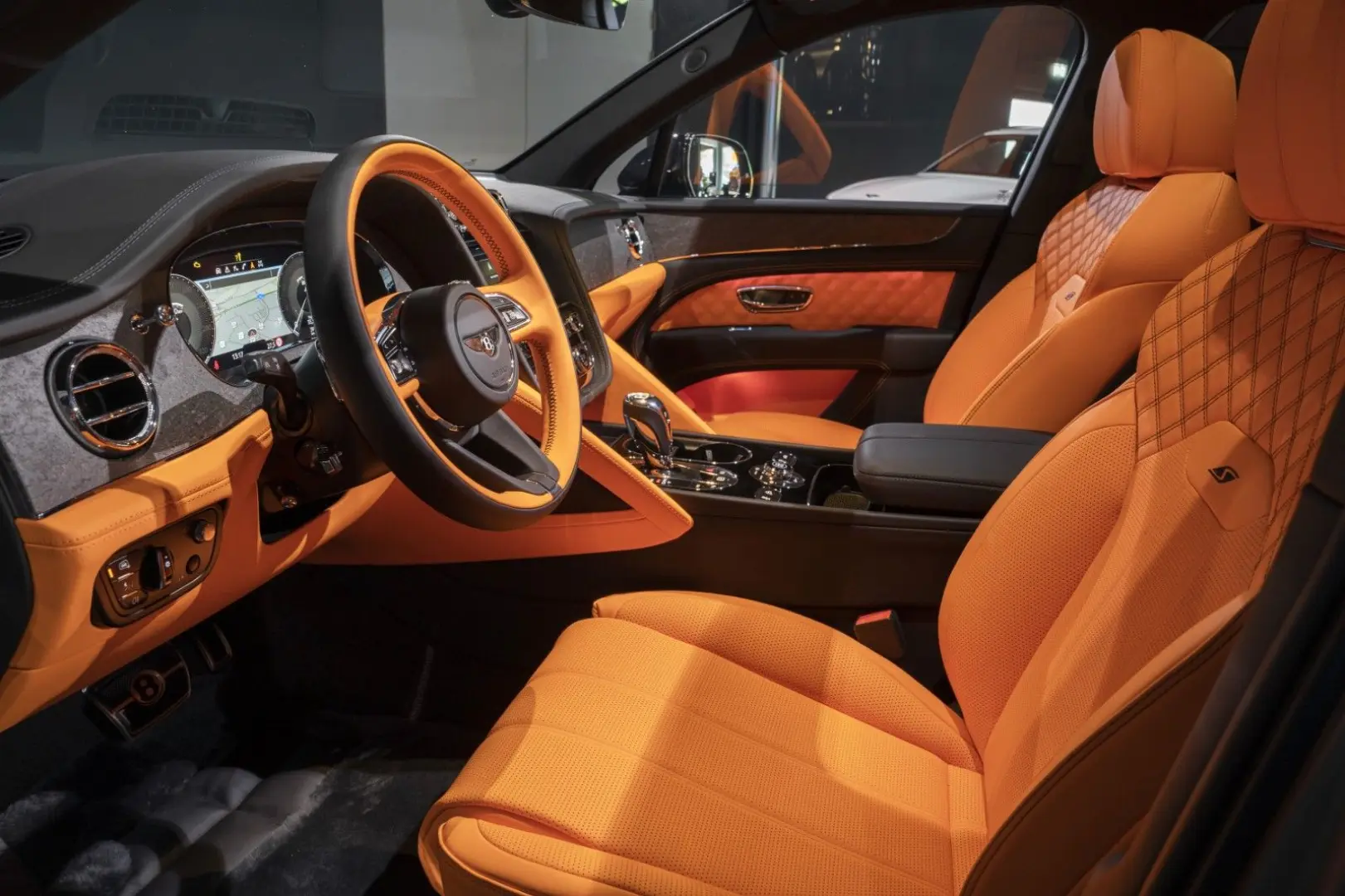 Bentley BENTAYGA S   MULLINER DUO-TONE   NAIM-SOUND