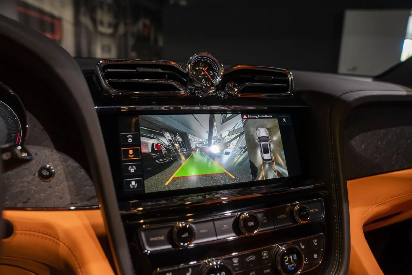 Bentley BENTAYGA S   MULLINER DUO-TONE   NAIM-SOUND