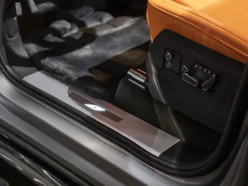 Bentley BENTAYGA S   MULLINER DUO-TONE   NAIM-SOUND