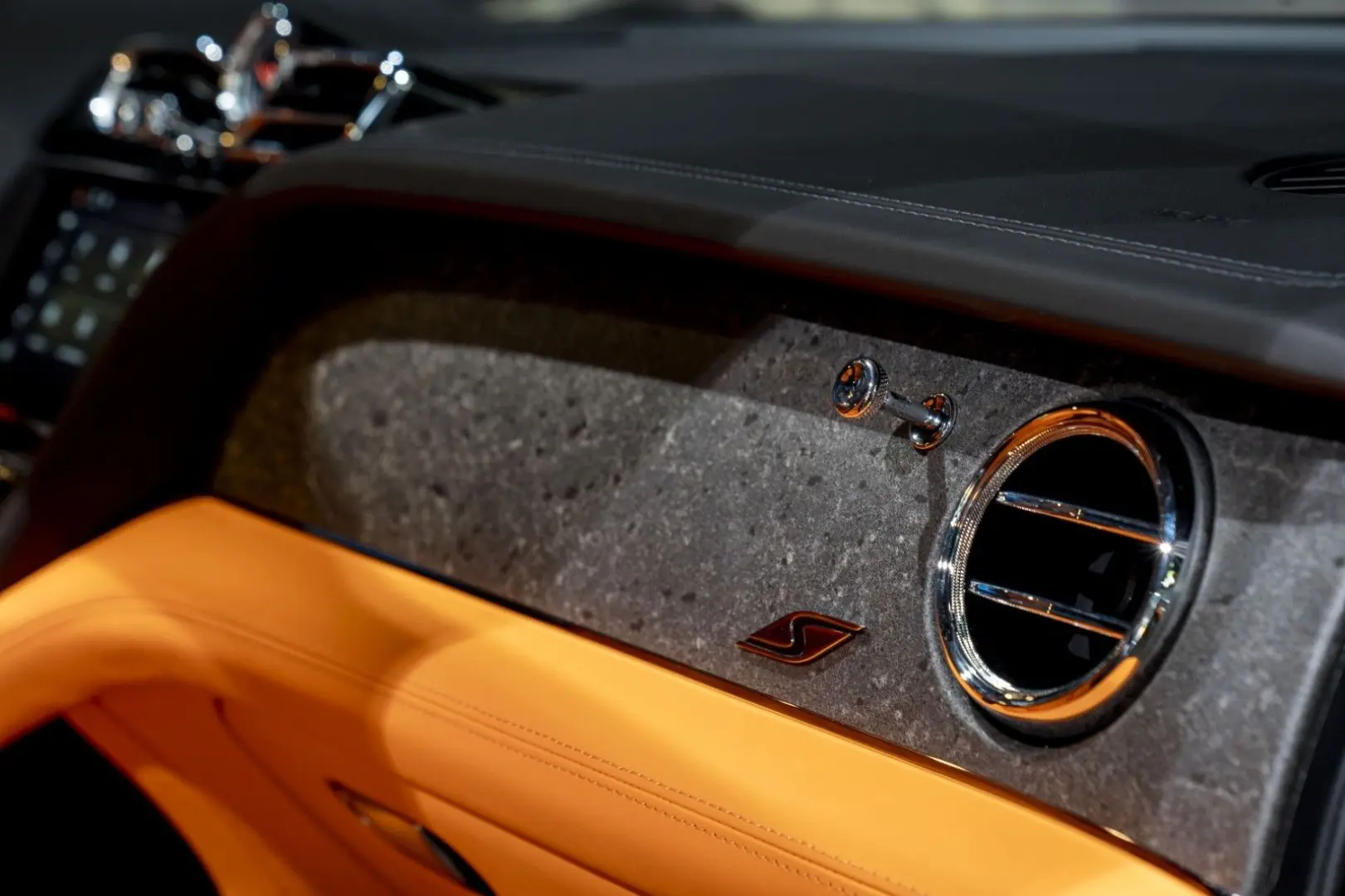 Bentley BENTAYGA S   MULLINER DUO-TONE   NAIM-SOUND