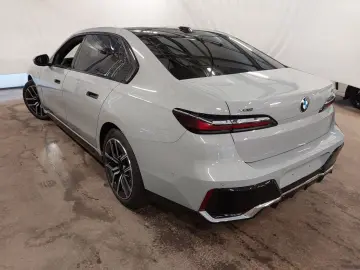 BMW 740d xdr M Sport Sky  HUD Iconic