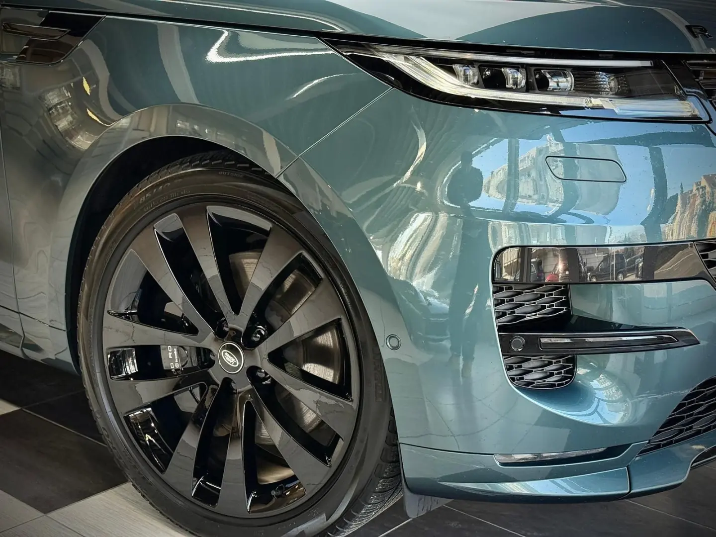 Range Rover Sport P510e First Edition Pano HuD