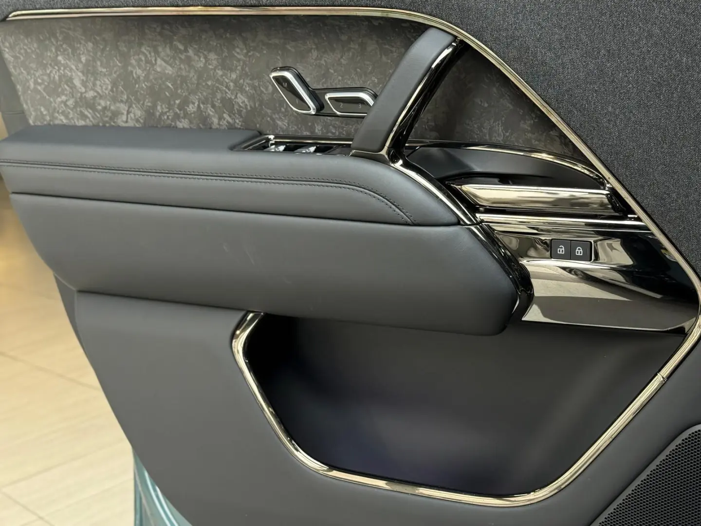 Range Rover Sport P510e First Edition Pano HuD