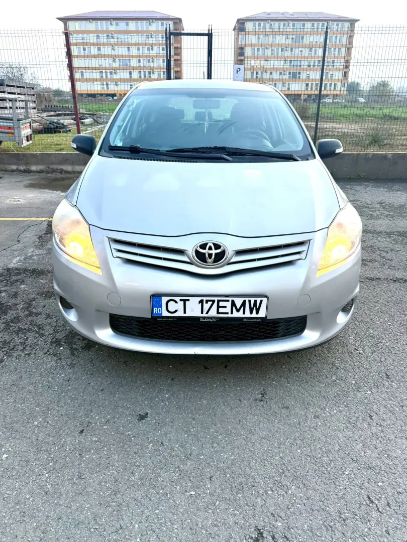 TOYOTA AURIS