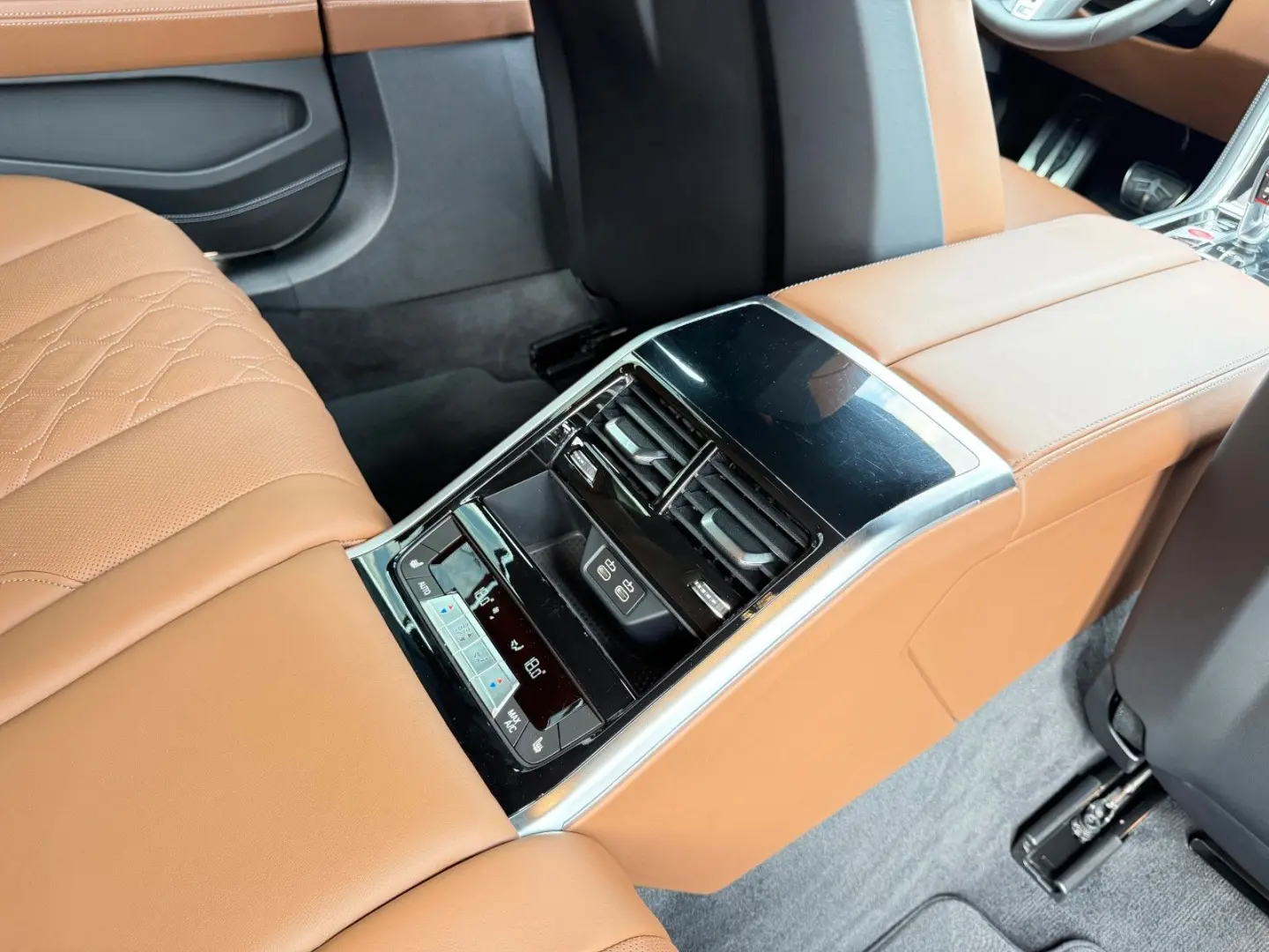 BMW M8 GranCoupe xDrive Competition  FirstEdition1 400