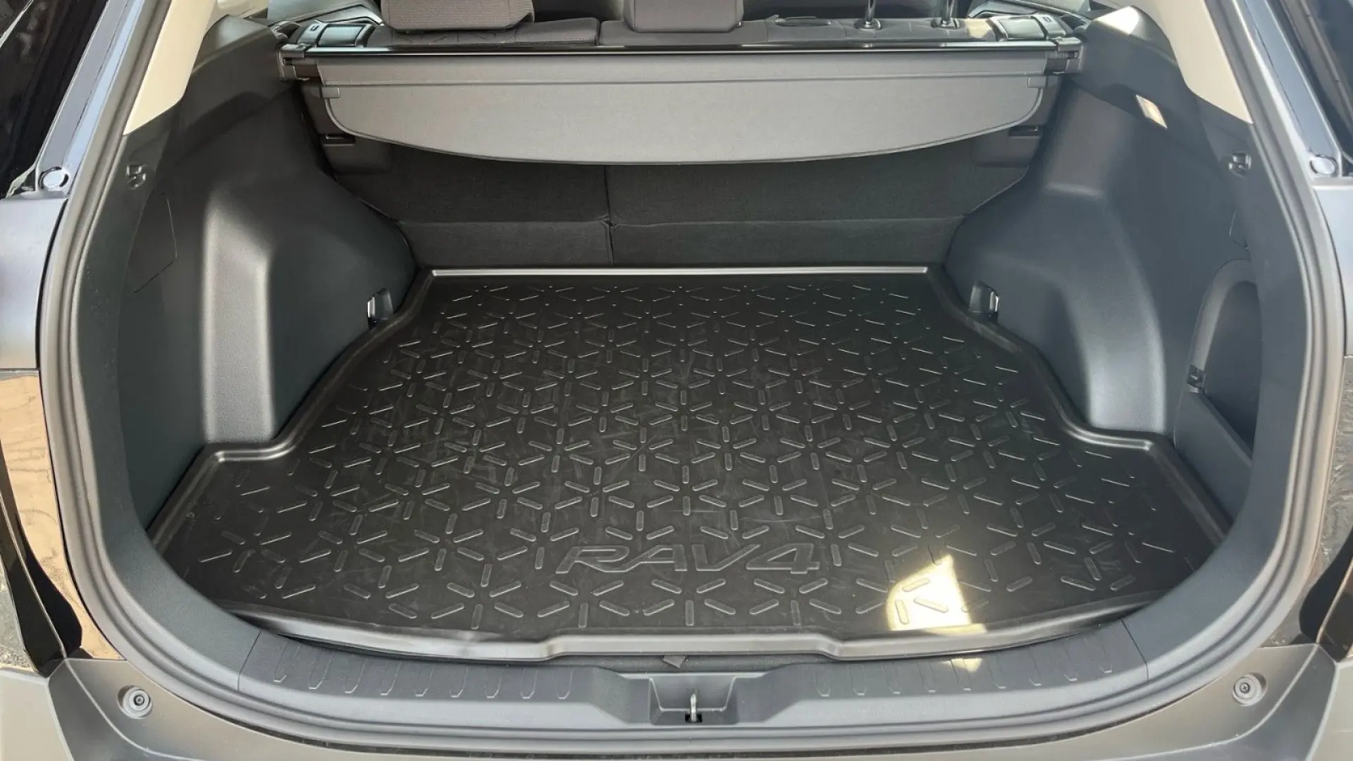 RAV 4 Hybrid 4x4 Team D AHK 1.650kg MwSt.