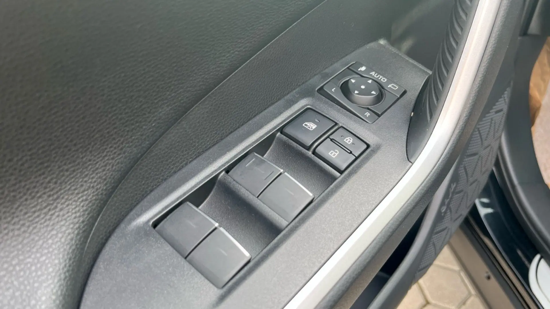 RAV 4 Hybrid 4x4 Team D AHK 1.650kg MwSt.