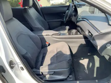 UX 250h AHK KAM DAB SHZ