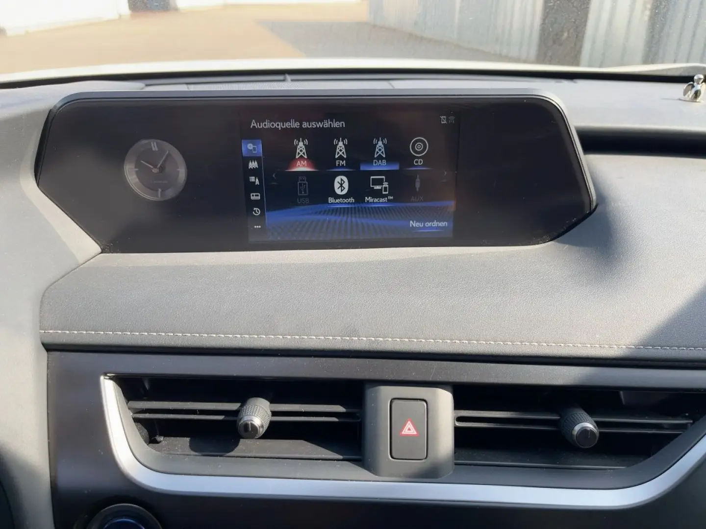 UX 250h AHK KAM DAB SHZ