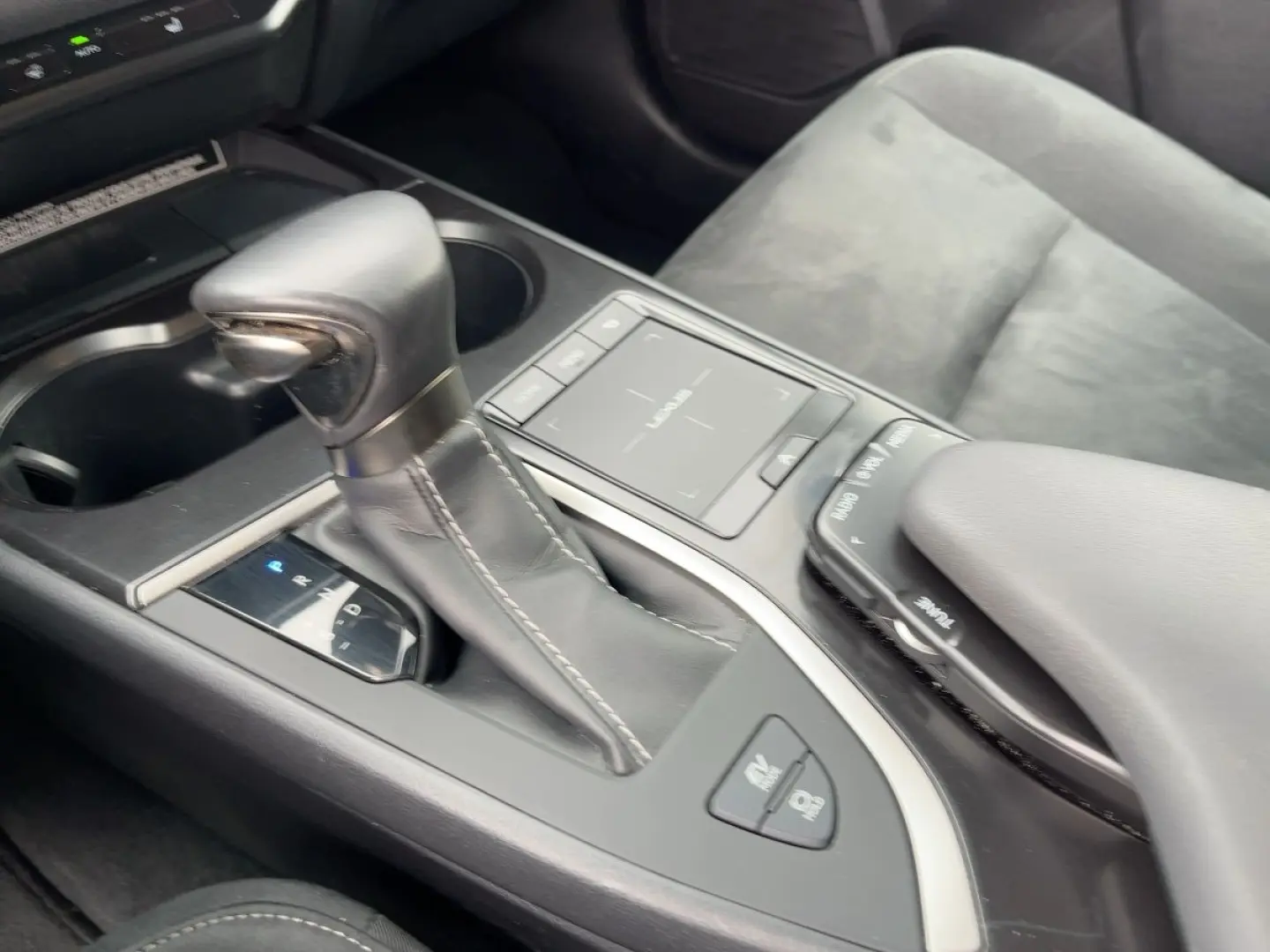 UX 250h Style Edition Navi KAM DAB SHZ Lenkradhz