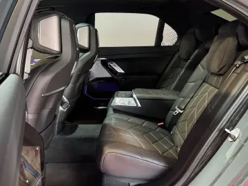 740 d xDrive M Sport 22  SKY LOUNGE