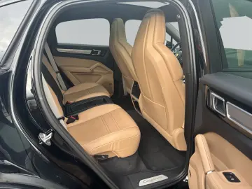Cayenne Coupe Hybrid Platinum  Sportabgas  Pano