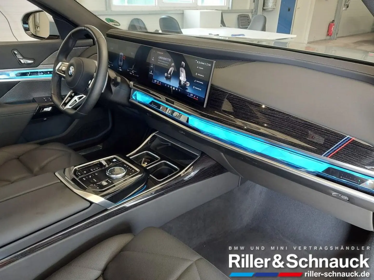 740d xDrive M Sport PANO