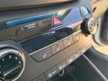 Hyundai Tucson blue 1.7