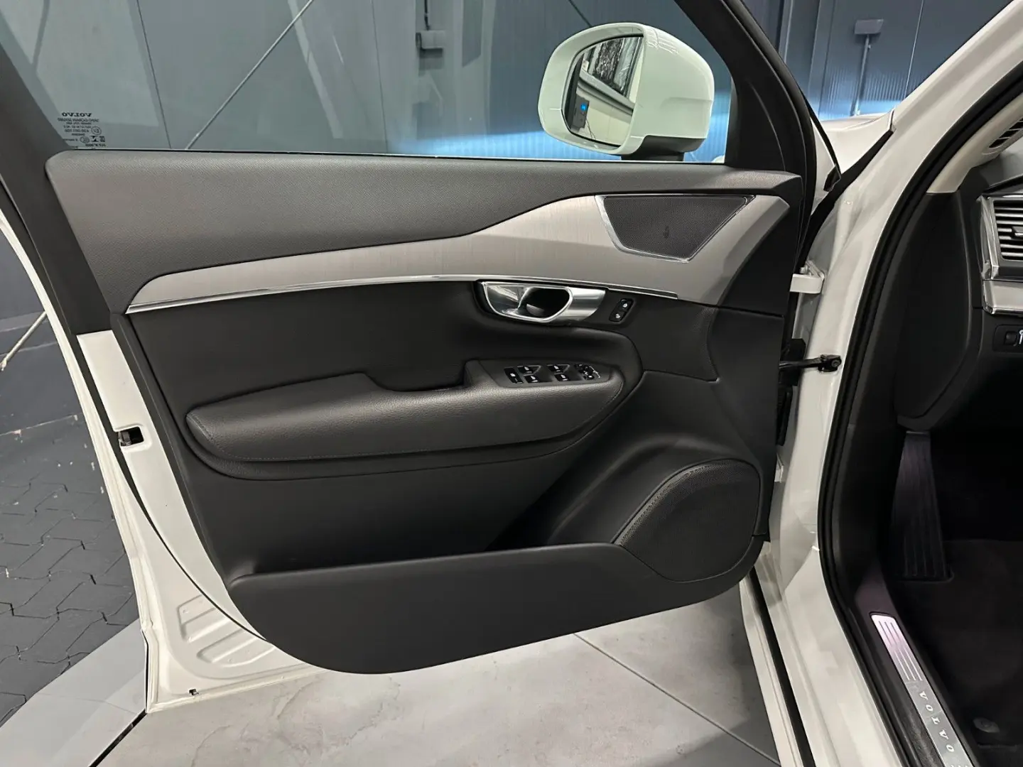 XC90 Momentum Pro AWD  19Zoll AHK LEDER KAMERA