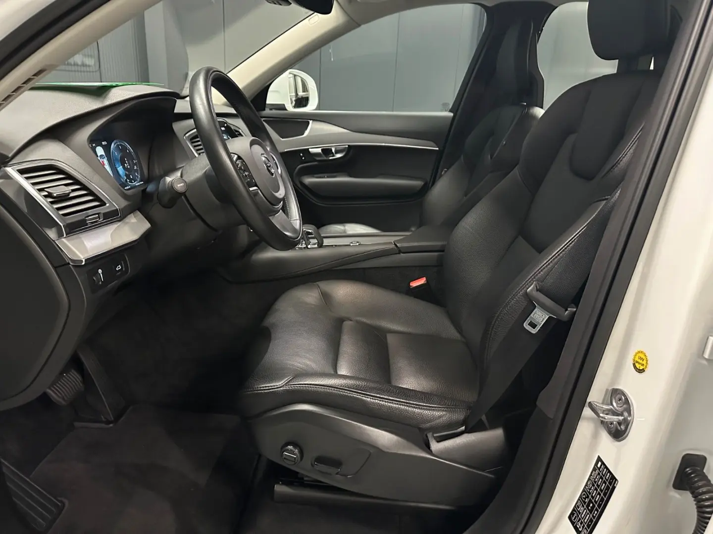 XC90 Momentum Pro AWD  19Zoll AHK LEDER KAMERA