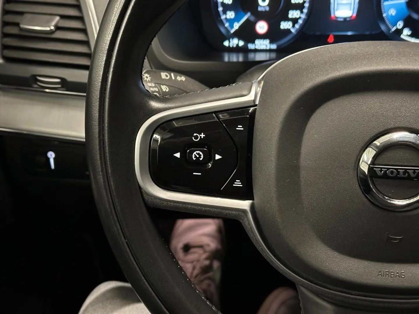 XC90 Momentum Pro AWD  19Zoll AHK LEDER KAMERA