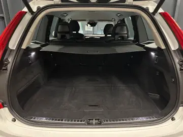 XC90 Momentum Pro AWD  19Zoll AHK LEDER KAMERA