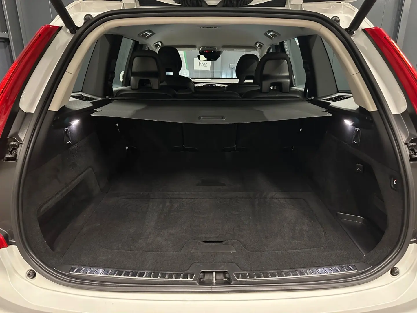 XC90 Momentum Pro AWD  19Zoll AHK LEDER KAMERA