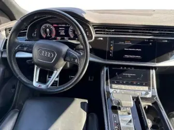 Audi Q8 I