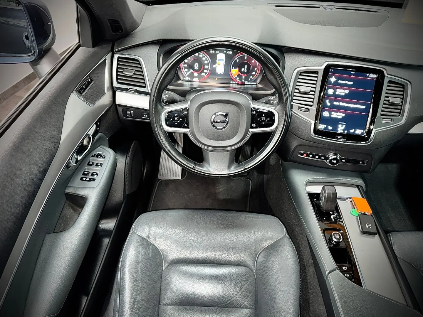 XC90 B5 MOMENTUM PRO AWD 7SITZER THORS HAMMER 1