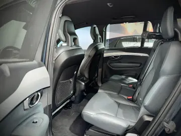 XC90 B5 MOMENTUM PRO AWD 7SITZER THORS HAMMER 1