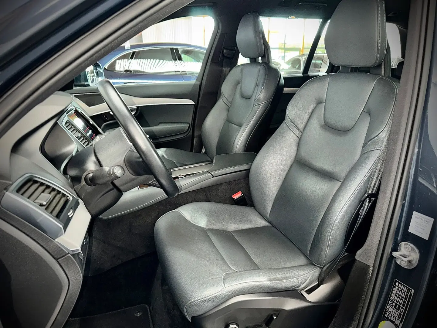 XC90 B5 MOMENTUM PRO AWD 7SITZER THORS HAMMER 1