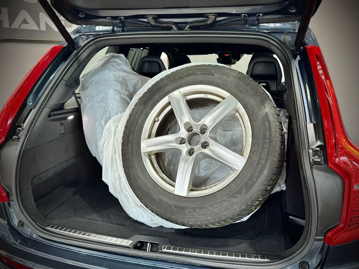 XC90 B5 MOMENTUM PRO AWD 7SITZER THORS HAMMER 1