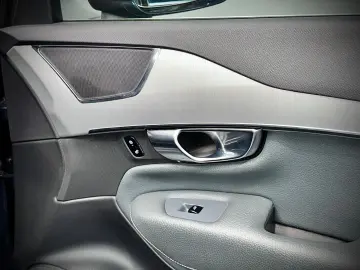 XC90 B5 MOMENTUM PRO AWD 7SITZER THORS HAMMER 1