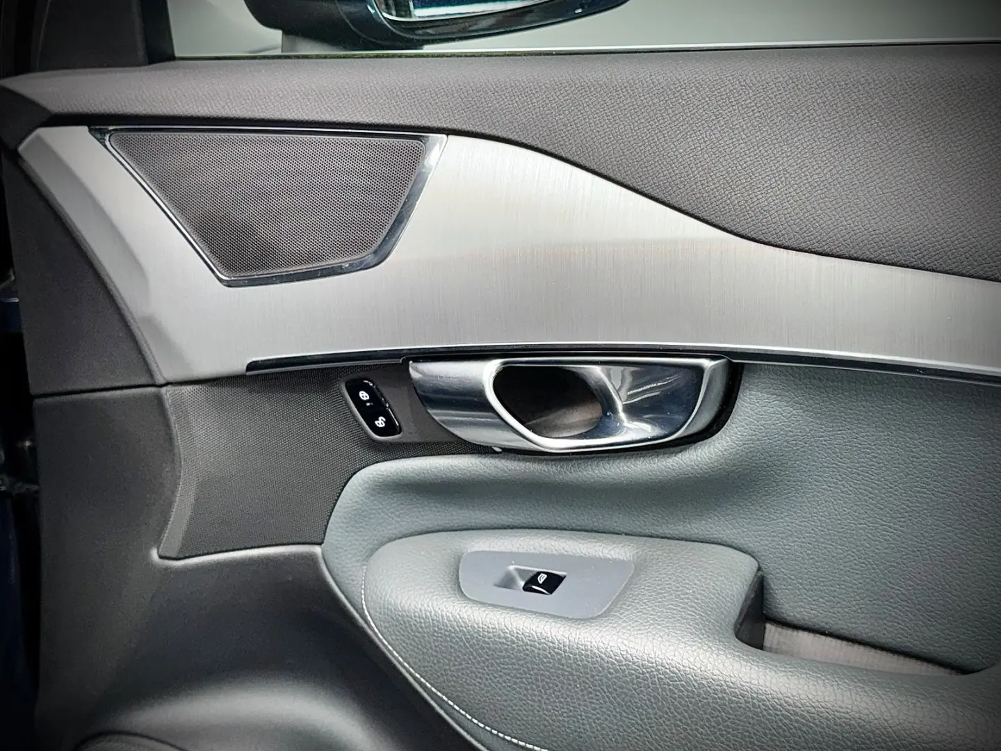 XC90 B5 MOMENTUM PRO AWD 7SITZER THORS HAMMER 1